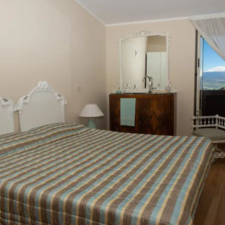 Sciacca's House アパート